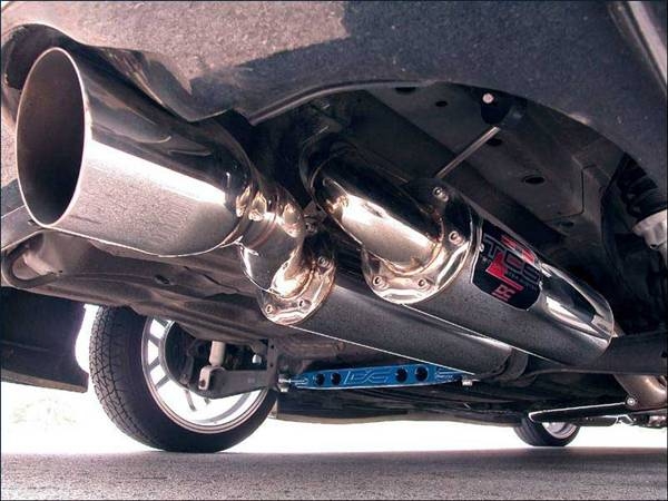 straight piped car