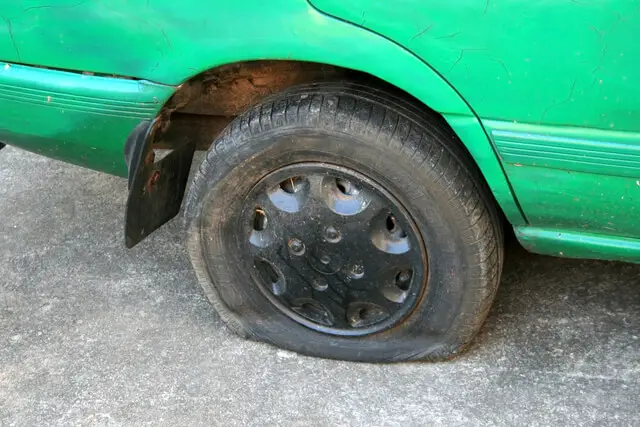 Is it Illegal to Drive on a Flat Tire