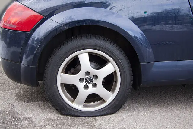 Why Experts Don't Recommend Driving On a Flat Tire