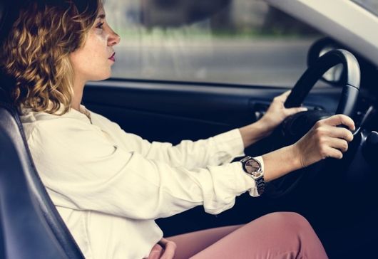 Consejos de seguridad para mujeres que conducen solas