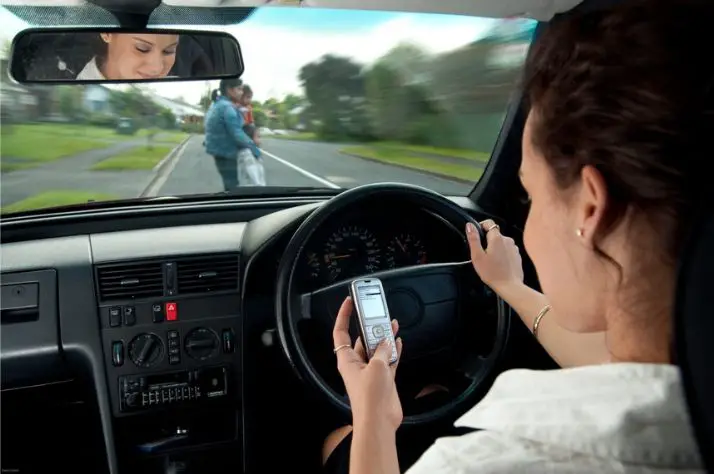 No envíes mensajes de texto mientras conduces
