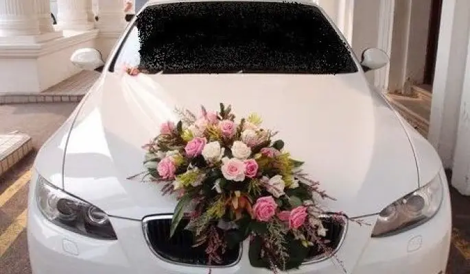 How to Decorate a Car for a Wedding