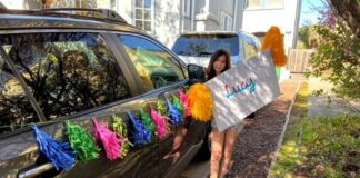 How to Decorate Car for Parade