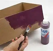 decorar el auto con pintura, marcadores u otros materiales