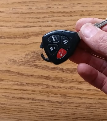How to Fix a Broken Car Key Ring